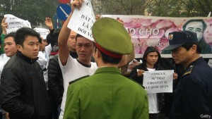 Công an Việt Nam bị cáo buộc làm ngơ trước những vụ hành hung các nhà hoạt động