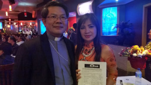 Hình 5. Giám mục Nguyễn Văn Long là một trong những người đầu tiên đã ký thỉnh nguyện thư. 
