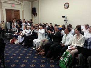Hình ảnh một số người tham dự buổi điều trần tại Tiểu Ban Nhân Quyền hạ viện Hoa Kỳ ở thủ đô Washington.