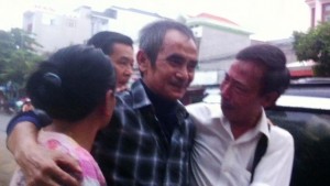 Mr. Nen (center) on the day of release after 18 years in prison