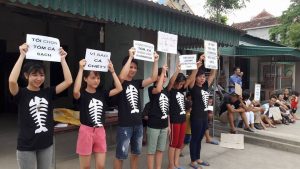 Young environmentalists in central province of Nghe An hold small demonstration on May 15