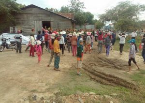 The scene before police crack down Ninh Ich villagers on Aug 12, 2016