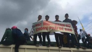 Có khoảng 3.000 ngư dân và nhà hoạt động tham gia cuộc biểu tình phản đối Formosa ở Hà Tĩnh, theo hãng tin của Đài Loan.