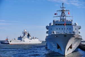 Tàu Hải quân Qiandaohu của Trung Quốc cập cảng Gdynia, Ba Lan, vào ngày 7 tháng 10 năm 2015.
