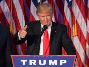  Tổng thống đắc cử Donald Trump phát biểu mừng chiến thắng rạng sáng ngày 9/11/2016 tại New York. AFP 