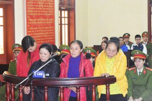 Tòa án Nhân dân thị xã Kỳ Anh, Hà Tĩnh vào cuối tuần qua tiến hành xử sơ thẩm và tuyên án 24 tháng tù giam đối với bốn phụ nữ vì tội “gây rối trật tự công cộng” tại xã Kỳ Nam vào tháng 12 năm ngoái.