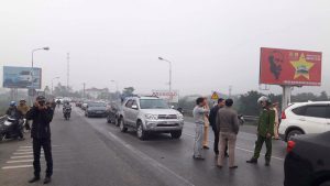Dân đậu xe, chặn cầu Bến Thủy bước sang ngày thứ 2.