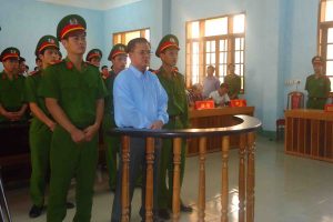 Mục sư Nguyễn Công Chính tại Tòa án nhân dân tỉnh Gia Lai hôm 26/3/2012 