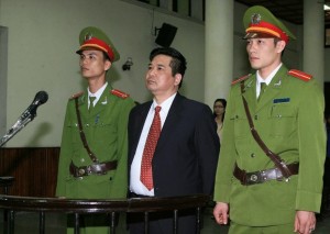 Cu Huy Ha Vu (C) in court in Hanoi during his trial, in a file photo.  AFP