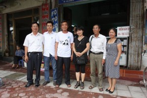 Poet Thach (second from right) and other activists visit former political prisoner Nguyen Xuan Nghia (third from left)