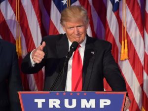 Tổng thống đắc cử Donald Trump phát biểu mừng chiến thắng rạng sáng ngày 9/11/2016 tại New York.
